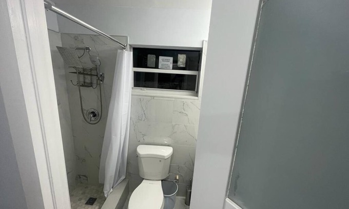 Seybold Apartment | Charming one bedroom with AC and WiFi in lovely Miami