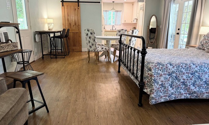 Chico Apartment | Charming Orchard Cottage…Pet Friendly!
