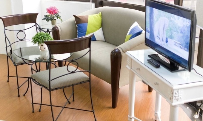 San Lorenzo Apartment | Charming overview studio by Greenbelt (Netflix & pool)