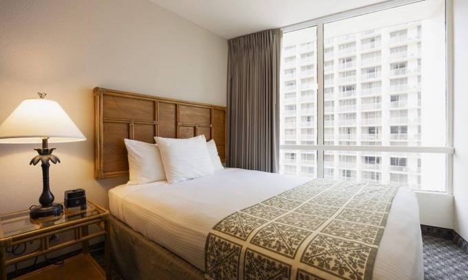 Waikiki Apartment | Charming Palm Suite at The Imperial Hawaii Resort