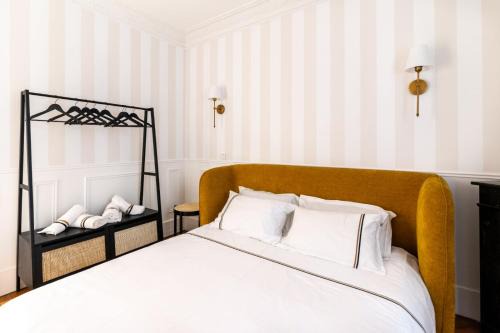 Saint-Lambert Apartment | Charming Parisian Flat near Eiffel Tower