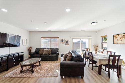 Beaumont House | Charming Pet-Friendly Getaway in Sunny Beaumont home