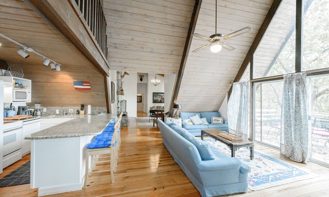 Vinita House | Charming, Private and Fully Furnished Lake Home on Grand Lake