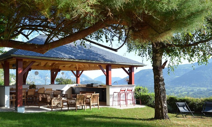 Saint-Savin Ski Chalet | Charming property with an excellent view of the Pyrenees!