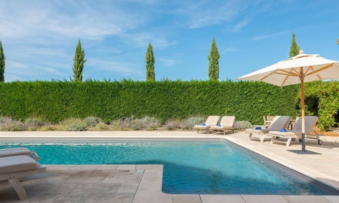 Molleges Cottage | Charming Provençal Farmhouse with lovely views to Alpilles, private tennis court