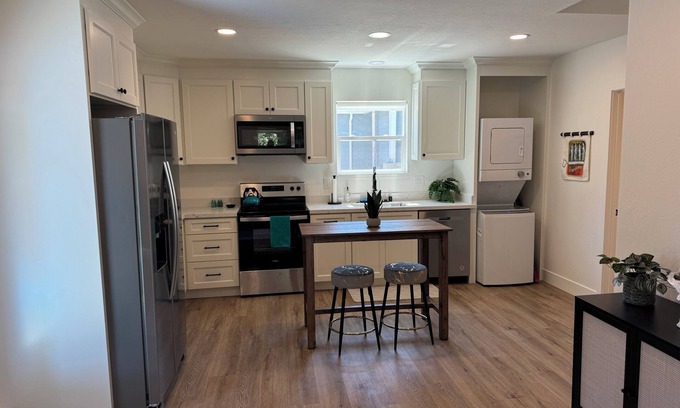 Pleasant Hill Cottage | Charming, quiet cottage in Pleasant Hill