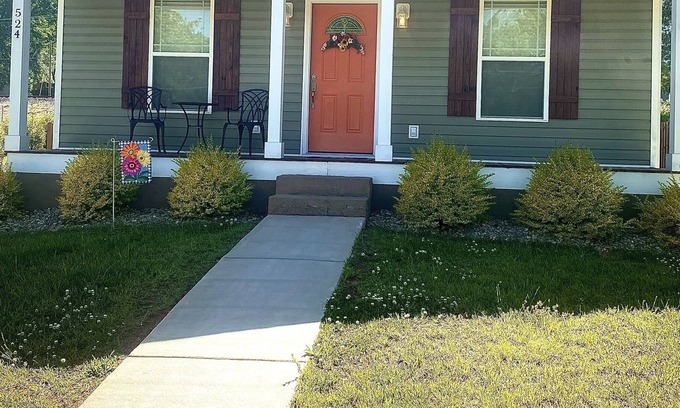 Landrum Cottage | "Charming ~ Refreshing ~ Convenient"