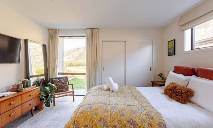 Lake Hayes House | Charming Retreat – Breathtaking Mountain Views