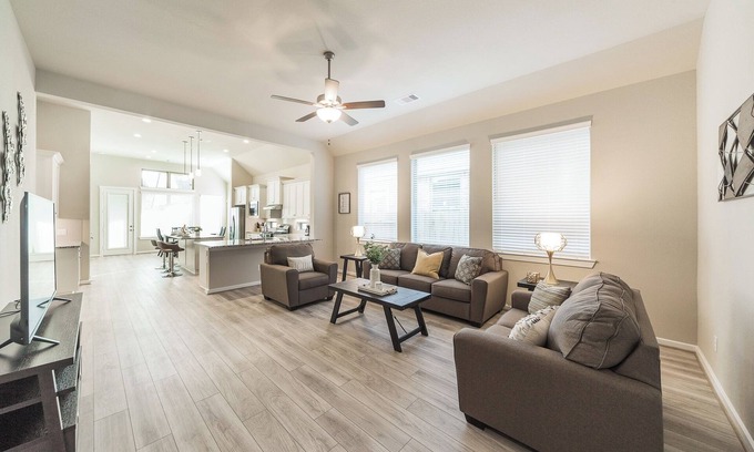 Sienna Plantation House | Charming Retreat in Sienna - Perfect Getaway for Your Next Vacation Adven #40860