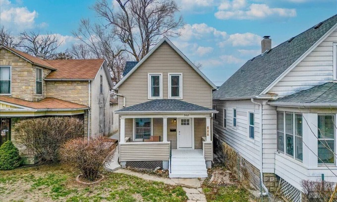 Dahlman House | Charming Retreat - Your Stay Haven in Omaha