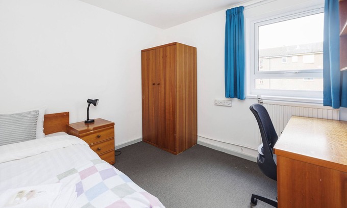 Bramcote Apartment | Charming Room Near Highfields Park