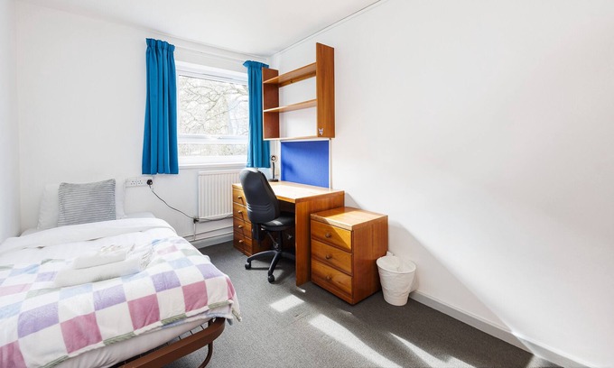Bramcote Apartment | Charming Room Near Highfields Park