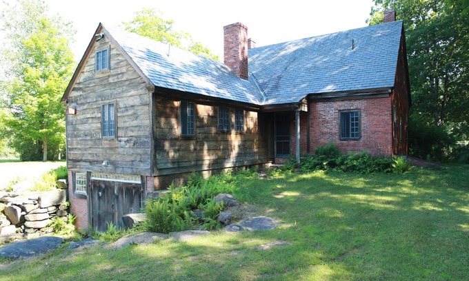 Shelburne Falls House | Charming Rural Cottage in the Heart of the Scenic Mohawk Trail