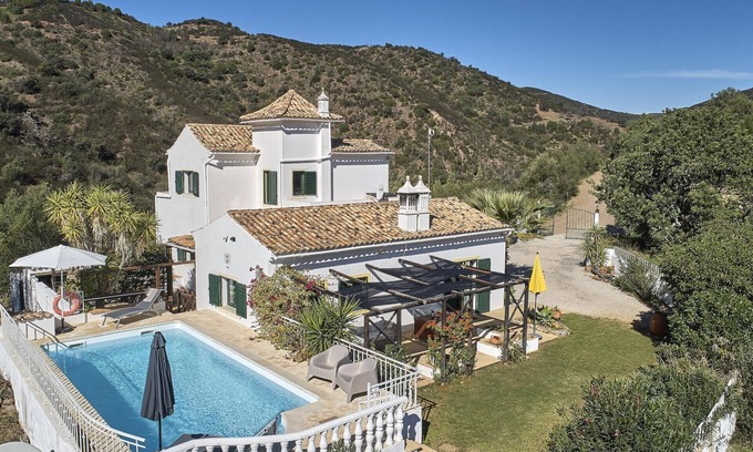 Fonte do Bispo Villa | Charming Rural Retreat, A/C, Private Pool & Beautiful Views - 11km from the Coastal Town of Tavira!