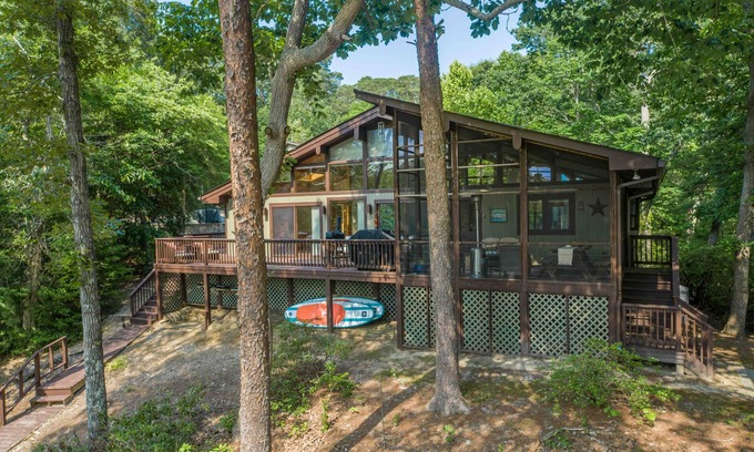 Hardyville House | Charming Rustic Waterfront Cottage Hideaway. Ask for discount for long bookings.