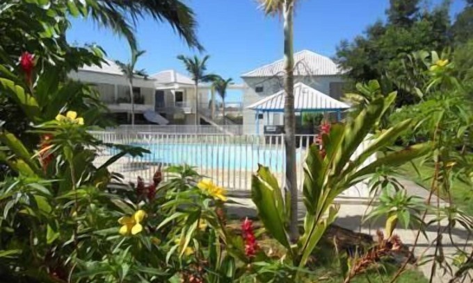 L'Ermitage-les-Bains Apartment | CHARMING STUDIO great location, swimming pool, shops, lagoon and Maïdo view