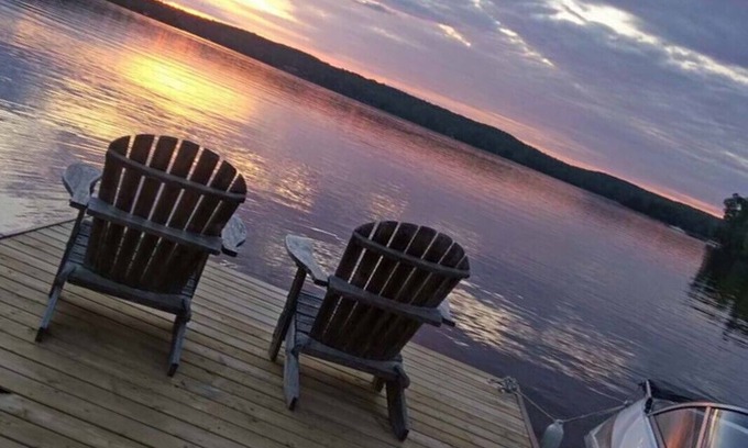 Minden Cottage | Charming Sandy Beach Cottage on Horseshoe Lake