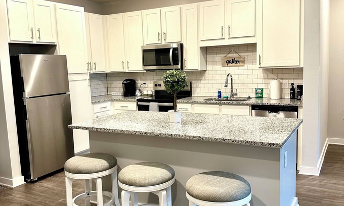 Sanford Apartment | Charming Sanford 2BR - Your Comfortable Home with WiFi & Fitness Room