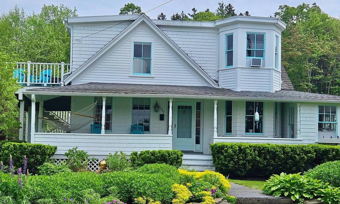 Boothbay Harbor House | Charming Seaglass House/4-bedrooms/Boothbay Harbor/Close to Town