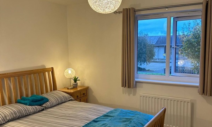 Sittingbourne Apartment | Charming Smart 1-bedroom apartment close to Sheerness beach/ WiFi and parking