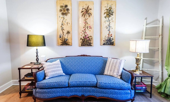 North Charleston House | Charming Southern Cottage, Sleeps 6, Dog Friendly!