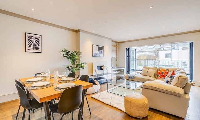 Kensington House | Charming, Spacious 5 Bed Mews House - Kensington