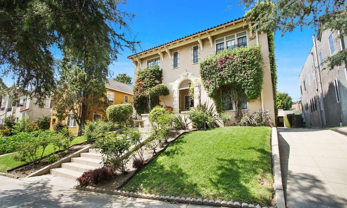 Larchmont Apartment | Charming, spacious suite just steps to Paramount & Larchmont Village!