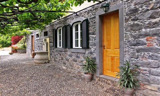Sao Martinho Cottage | Charming stone cottage in Funchal | Casa Vinhas