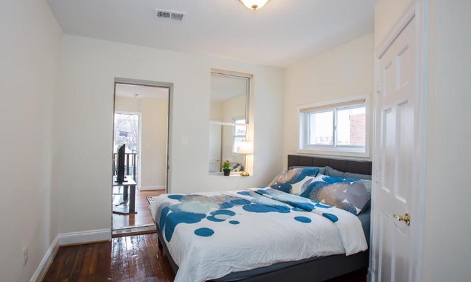 Petworth House | Charming studio - 3 min walk to PETWORTH Metro station; 10 min to Convention Center