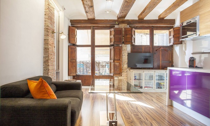 La Seu Condo | CHARMING STUDIO AT THE CATHEDRAL. (STRICTLY TWO PEOPLE)
