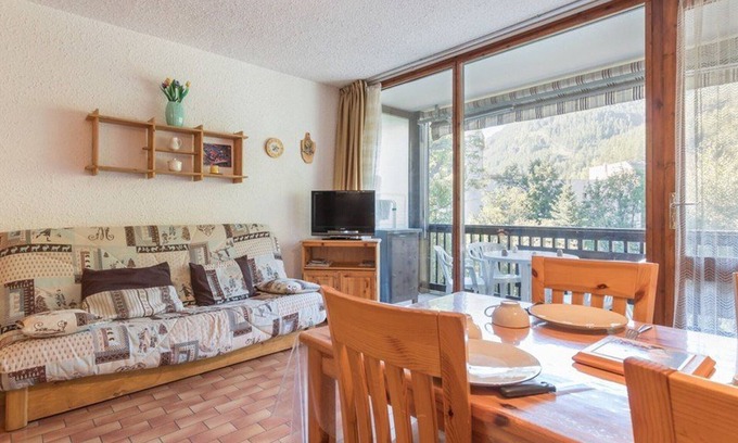 Saint-Chaffrey Apartment | Charming Studio with Mountain Views, Balcony, Private Parking, and Ski Locker - Serre-Chevalier