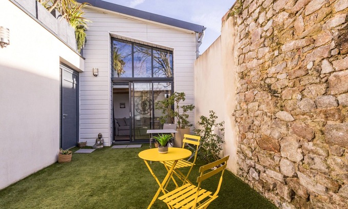 Guerande Cottage | Charming Studio with Garden in Guérande, WiFi included