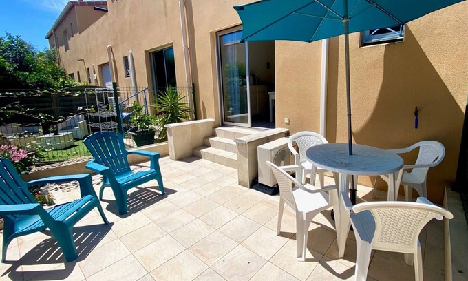 Meze Apartment | Charming Studio with Terrace Near Château Girard Park in Mèze