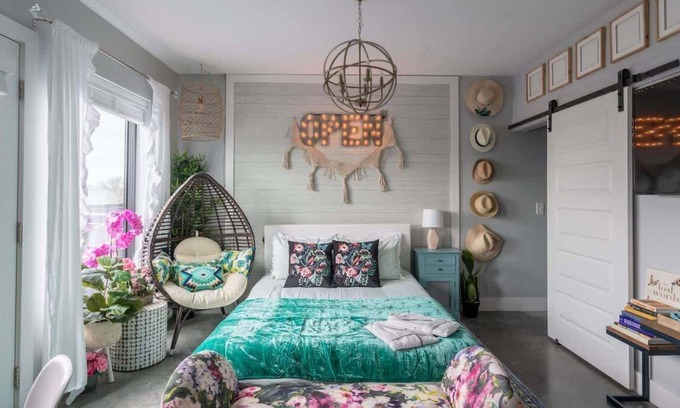 The Nations Apartment | Charming Studio with Private Deck in Nashville