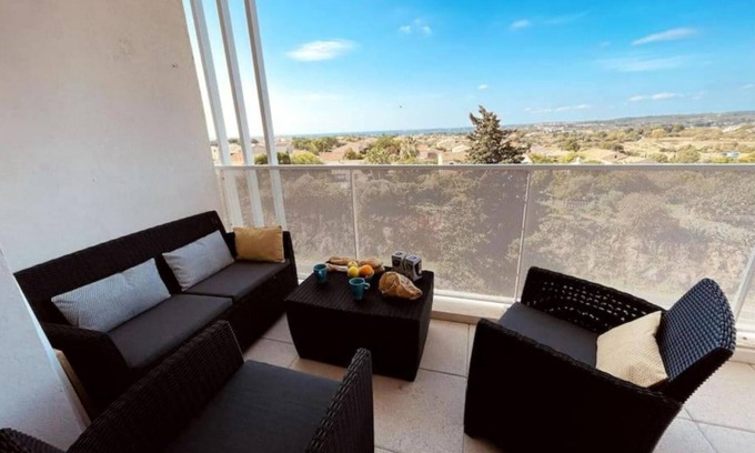 Balaruc-les-Bains Apartment | CHARMING T2 WITH MAGICAL VIEW OF THE ETANG DE THAU