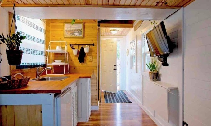 Southside Cottage | Charming Tiny house cottage in Jacksonville with private yard and self check in