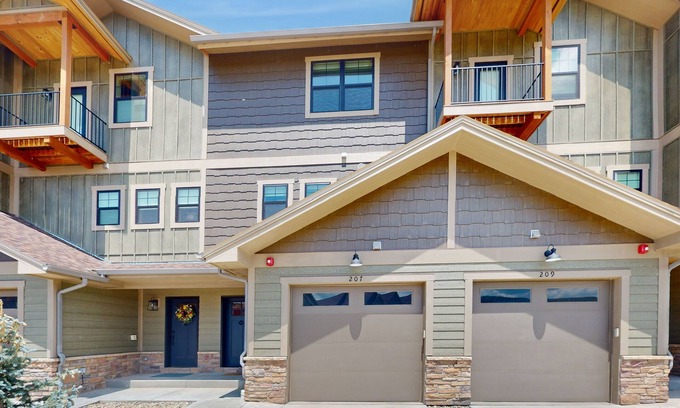 Grand Elk Ranch House | Charming townhome in central locale with fireplace & balcony - dog-friendly