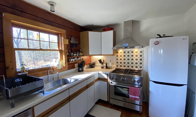 Samsonville House | Charming, Tranquil Catskills Log Home.