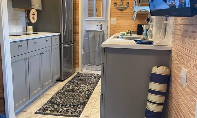 Emporia House | Charming Unique Tiny-bungalow retreat, a quiet oasis