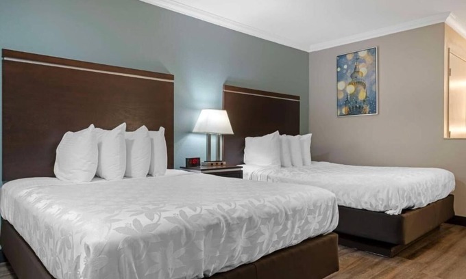 Anaheim Resort Hotel | Charming Unit Just 15 Min Stroll to Downtown Disney Fun!
