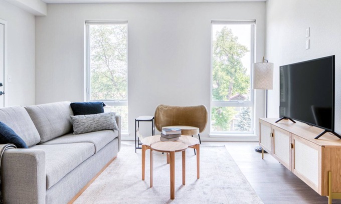 University Park Apartment | Charming University 2BR w/ W/D, Roof Deck, next to U of D, by Blueground