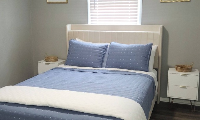 Grafton House | Charming upper level of 3-bedroom house in Grafton, IL