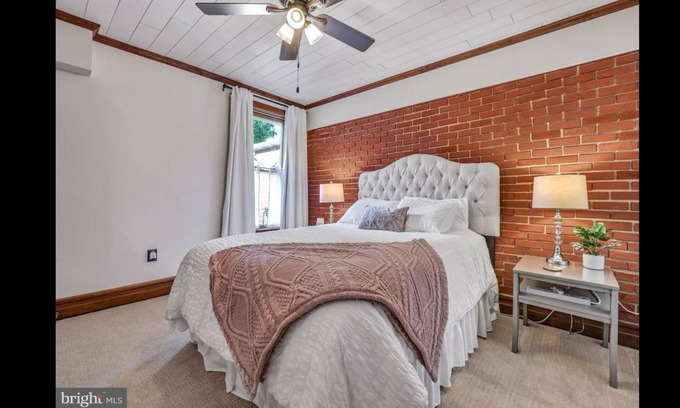 Lancaster House | Charming upscale 3-bedroom 2 bath townhome with WiFi, AC in marvelous Lancaster.