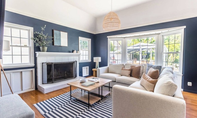 West Los Angeles House | Charming Urban Cottage with Private Pool in West LA