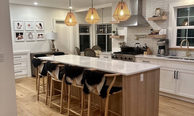Saanich East House | Charming Victoria Character home-Pet Friendly!