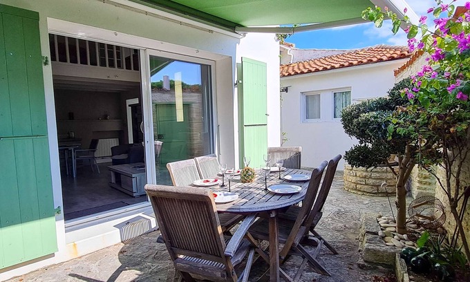 La Couarde-sur-Mer House | Charming villa in the heart of Village with yard