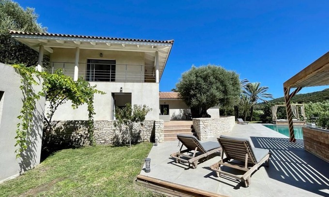 Bonifacio Villa | Charming villa 5 minutes' walk from Bonifacio, infinity pool, sleeps 8