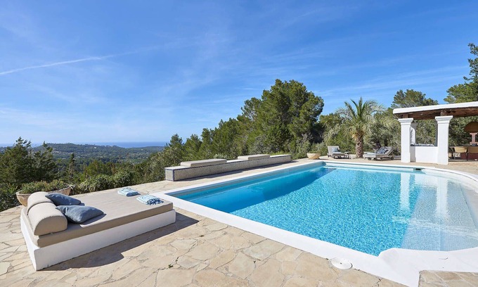 San Juan Bautista Villa | Charming Villa with 5 Bedrooms in San Juan, 1042