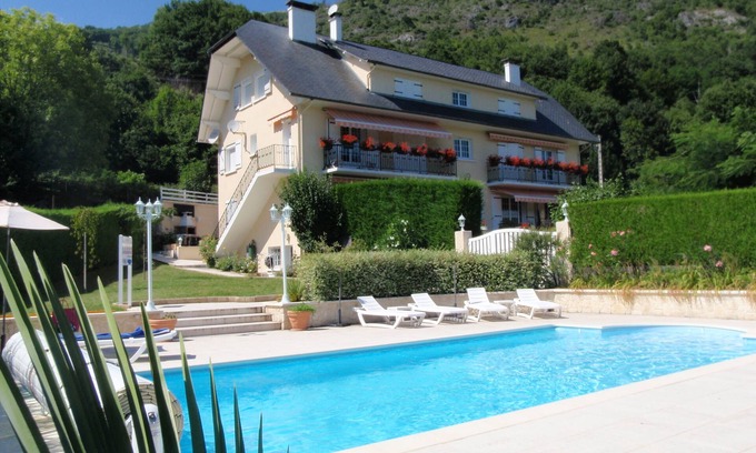 Ayzac-Ost Apartment | charming villa in Ayzac ost