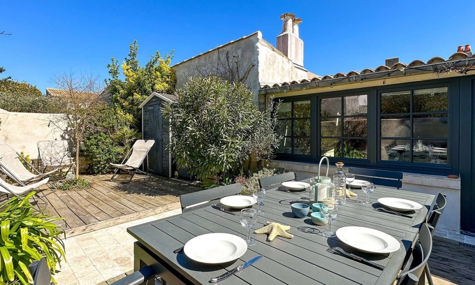 Ars-en-Re House | Charming villa in the heart of the village of Ars